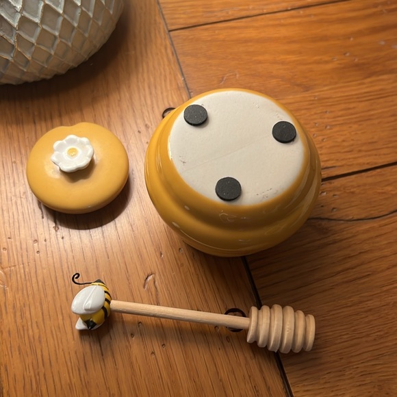 Ceramic Beehive Honey Pot, Bee
Wooden Dipper Spoon - Picture 8 of 8